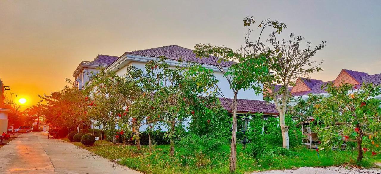 Glorious Hotel Kâmpóng Thum Exterior foto